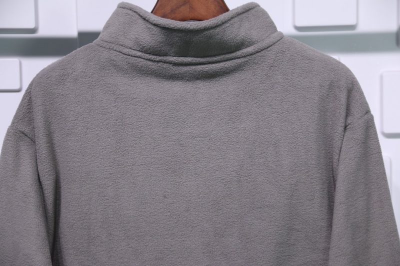 fear of god essentials polar fleece half zip sweater 00022 800x533 1